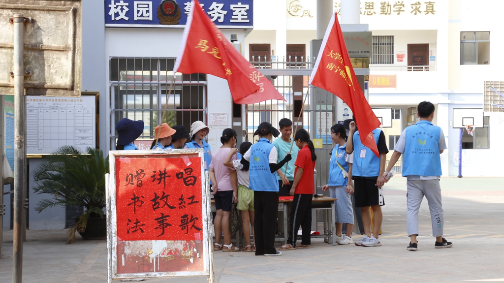 2、“讲故事、唱红歌、送书法”活动（1）.JPG