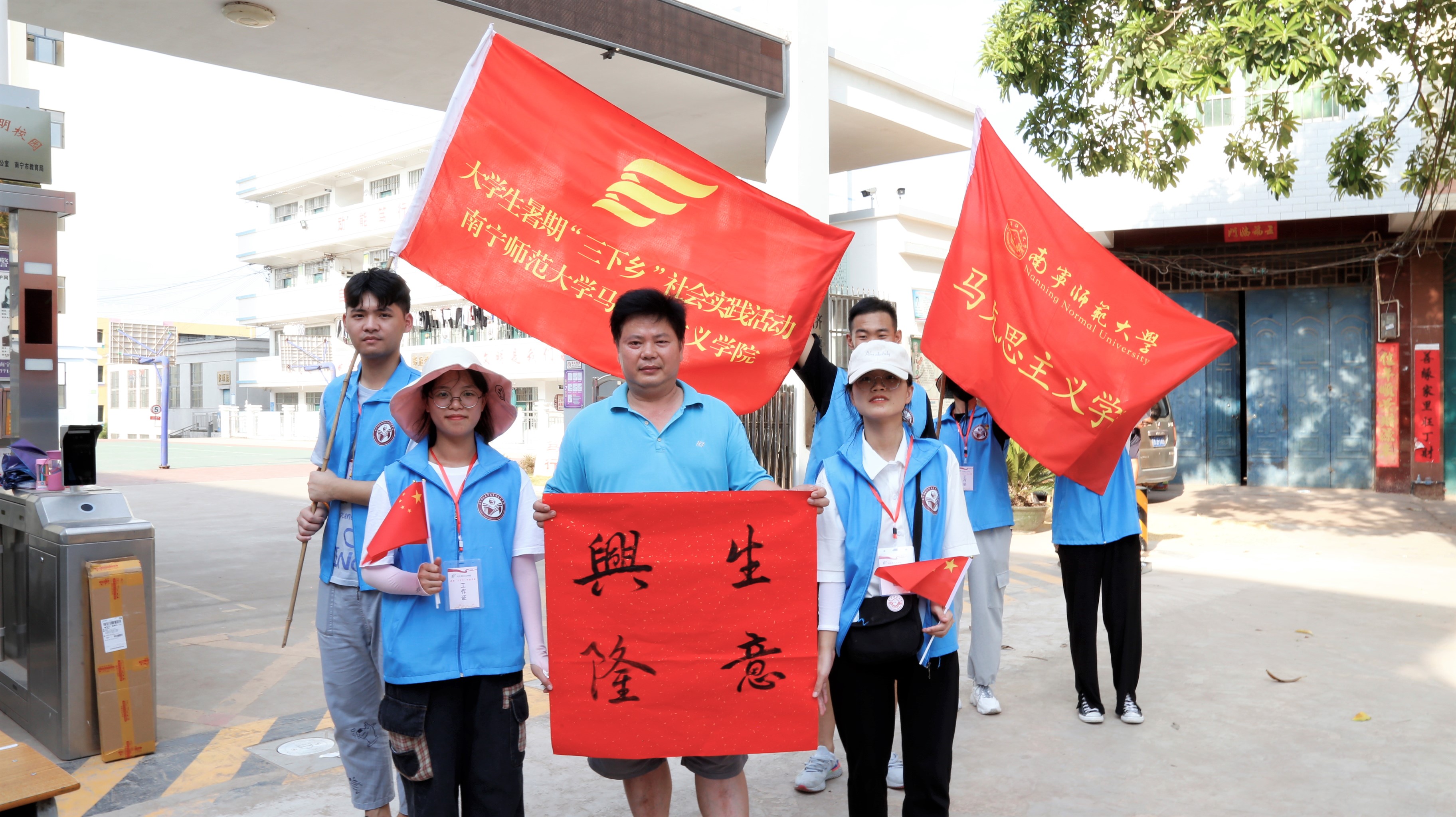 2、“讲故事、唱红歌、送书法”活动（2）.JPG