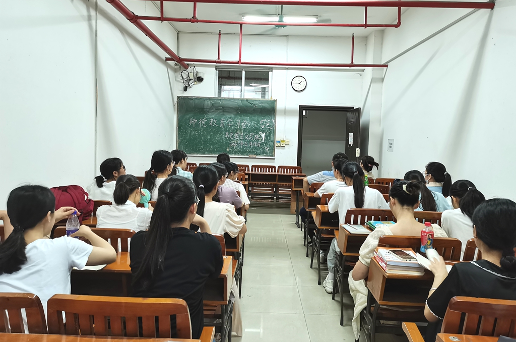 师德教育学习会.jpg